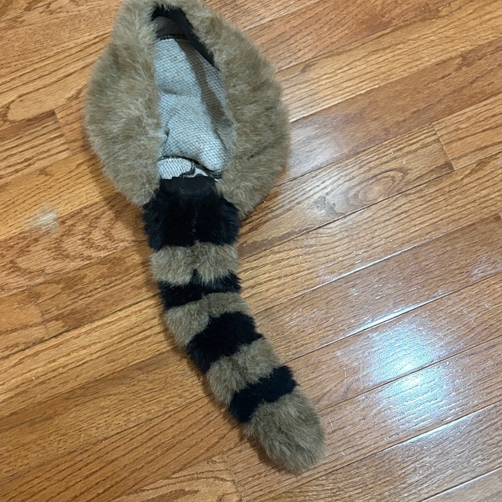Kid’s Racoon Hat - Picture 2 of 3
